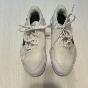 Nike Vapor Pro app court shoe kids